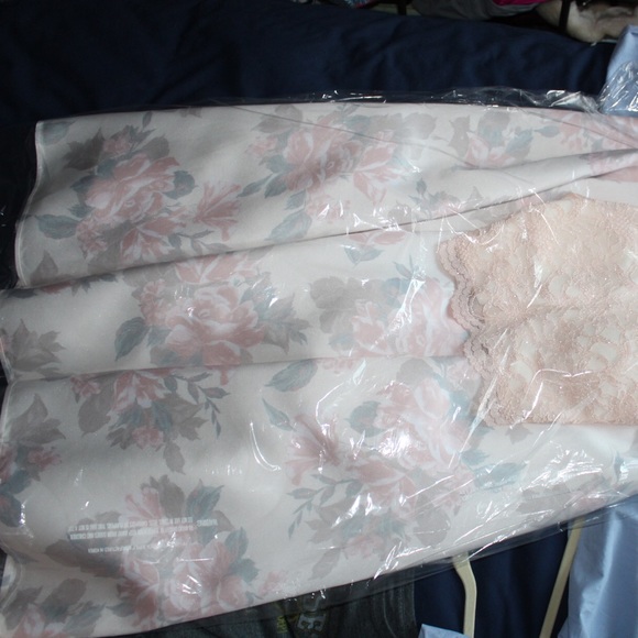 PROM DRESS - Picture 3 of 4